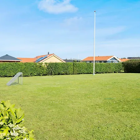 Awesome In With Kitchen Holiday home *